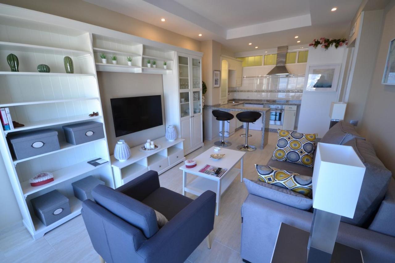 Fuengirola. Bonito apartamento en Paseo Marítimo. Espectaculares vistas al mar. Primera línea Exterior foto